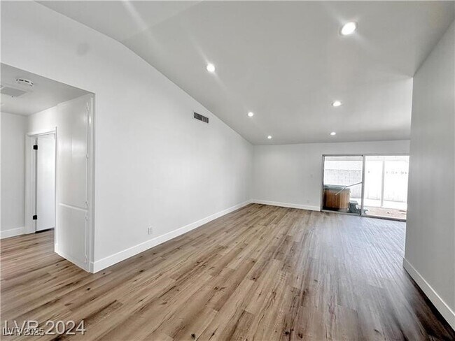 Foto del edificio - 401 Holcomb