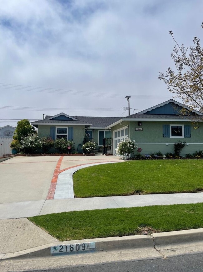 Building Photo - Beautiful Southwood Home for Lease