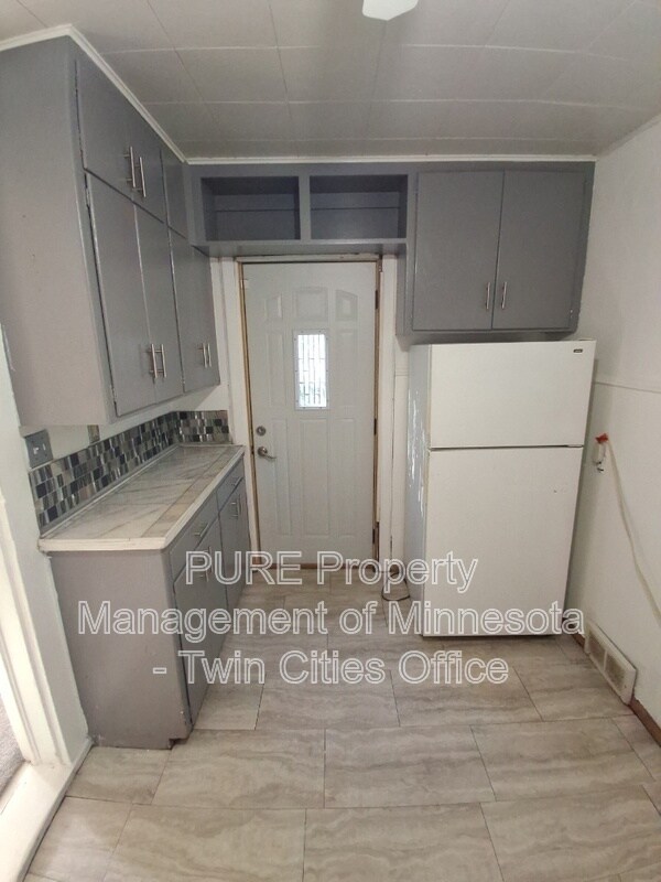 Building Photo - 416 4th Ave S