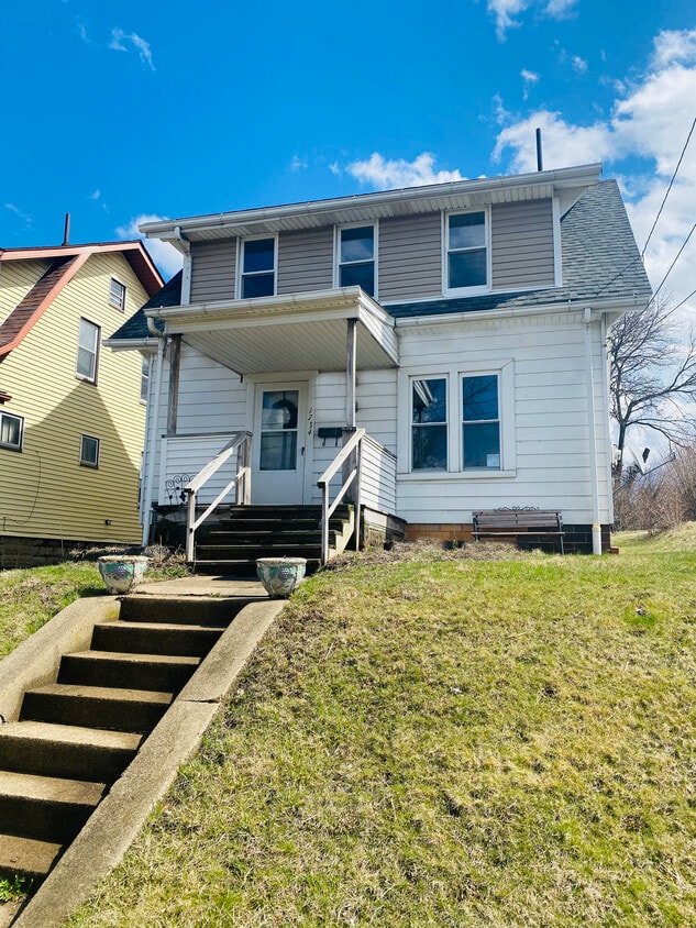 1734 Gibbs Ave NE, Canton, OH 44705 House for Rent in Canton, OH