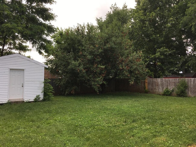 Building Photo - 611 Chestnut St