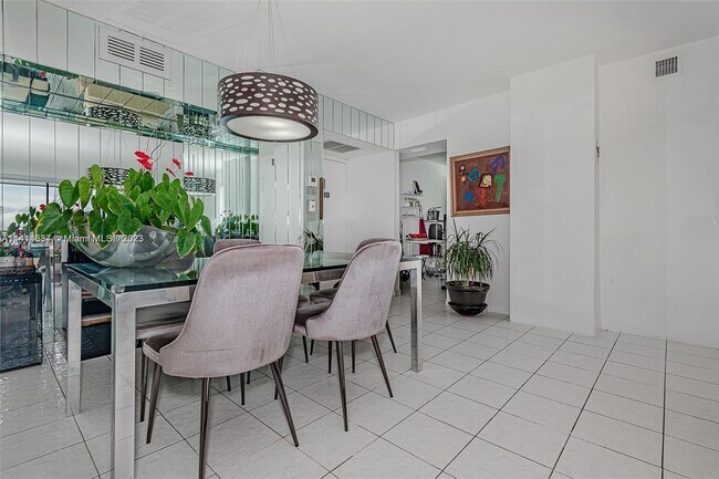 Foto del edificio - 20379 W Country Club Dr