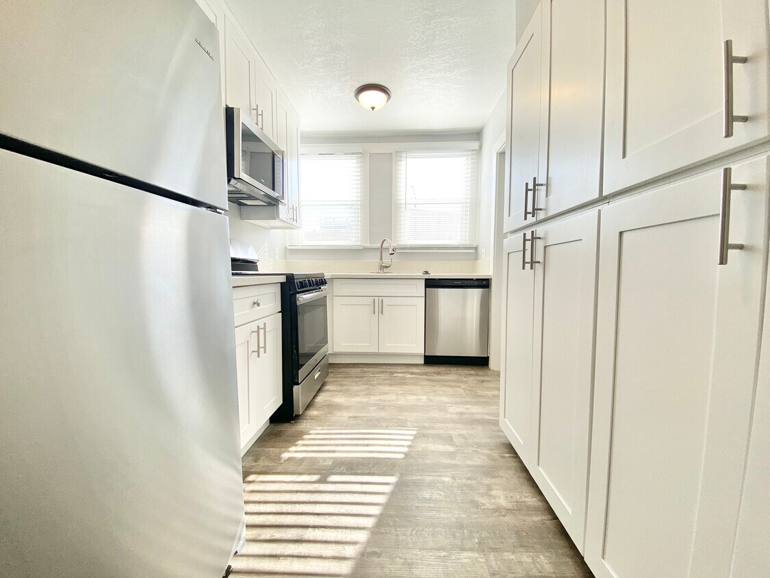 Foto principal - 1750 N La Brea Ave