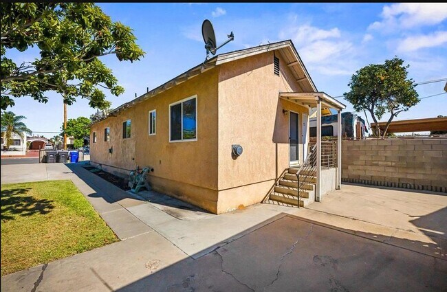 Building Photo - 3815 Birch St