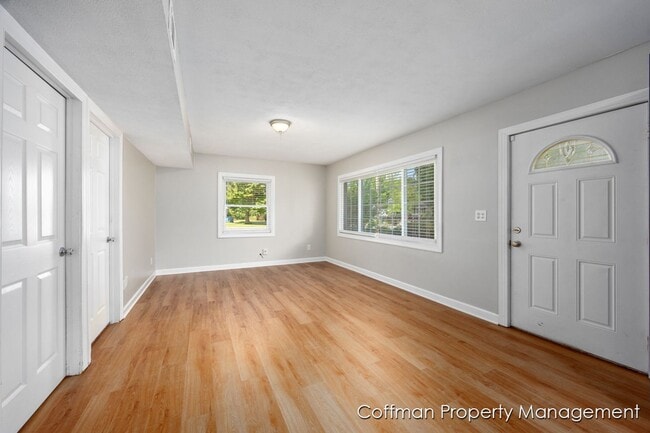 Building Photo - 3 bed, 1 bath home in NE GR