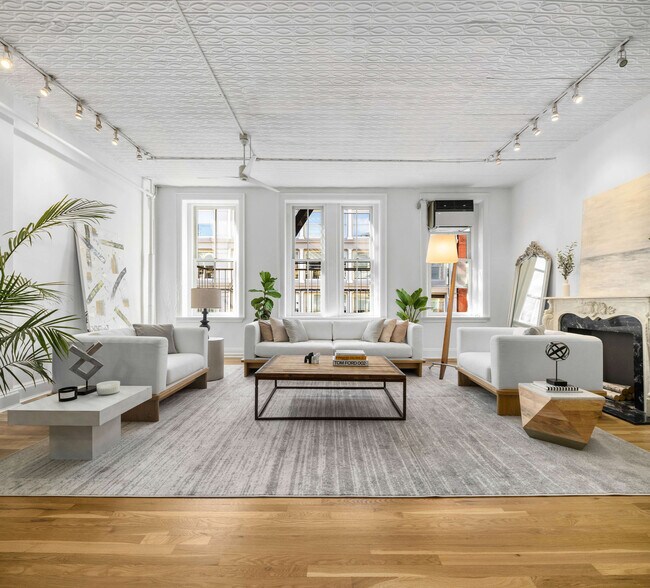 Building Photo - 508 Broadway-SI ID1035001P