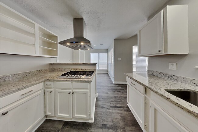 Foto del edificio - 6823 Heather Hollow Dr