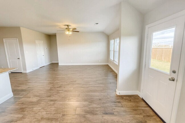 Building Photo - Fresh New-Build 3-Bedroom Retreat with Granite Kitchen & Covered Entry in Trenton, TX