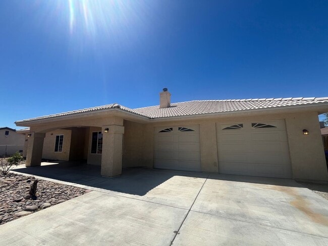 Building Photo - 3 bed 2 bth in Apple Valley. Apply today!