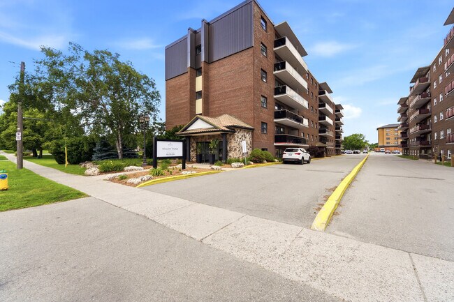 Photo du bâtiment - 85 & 89 Willow Road Apartments