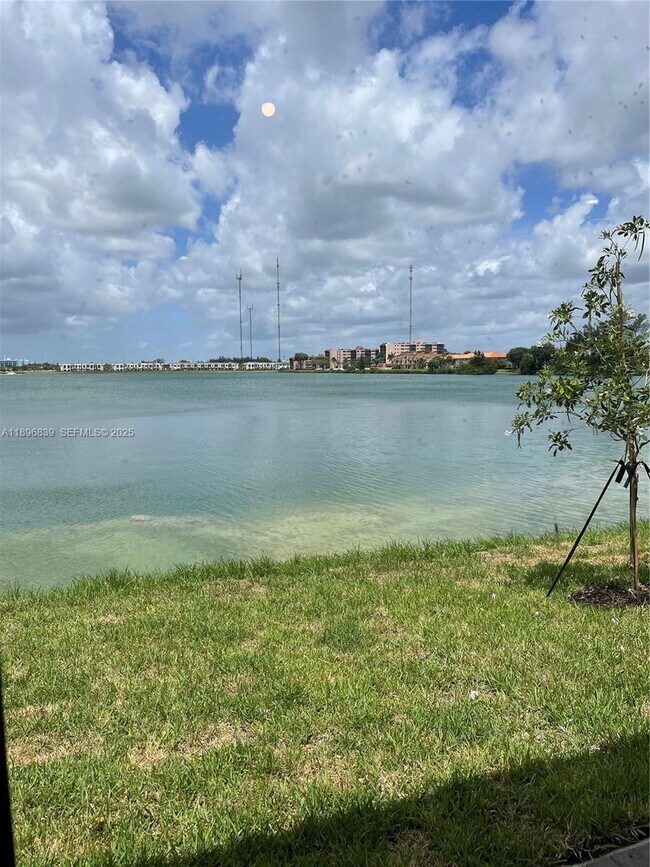 Foto del edificio - 20588 NE 5th Pl