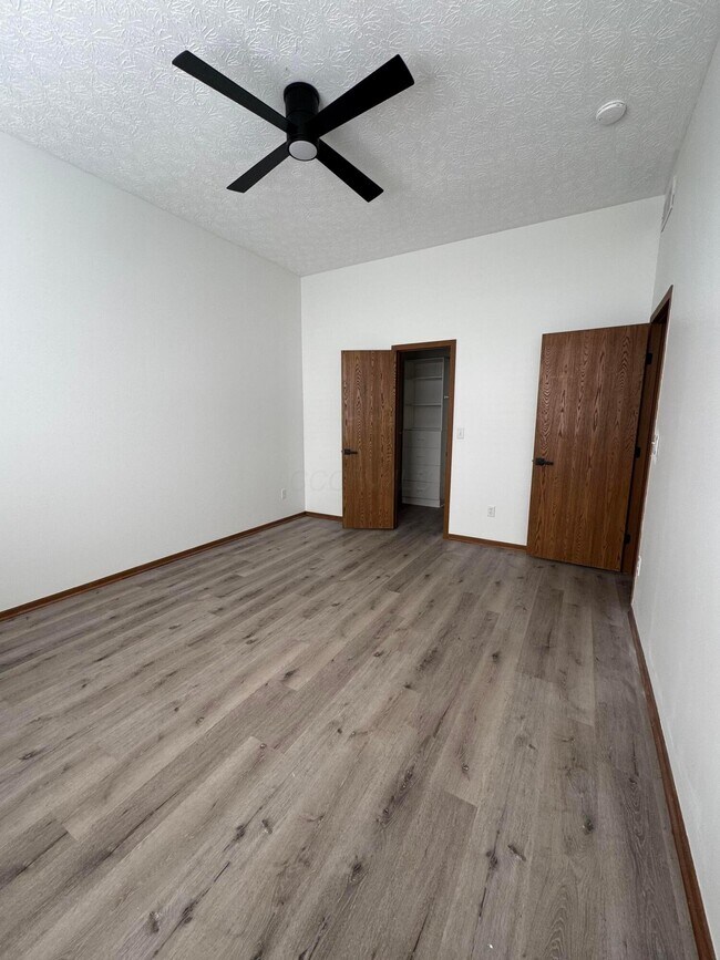 Building Photo - 8000 Leaview Dr
