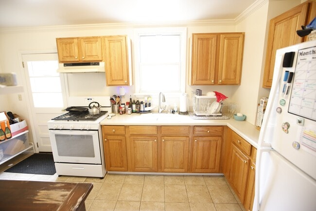 Building Photo - 21 Oak Rd