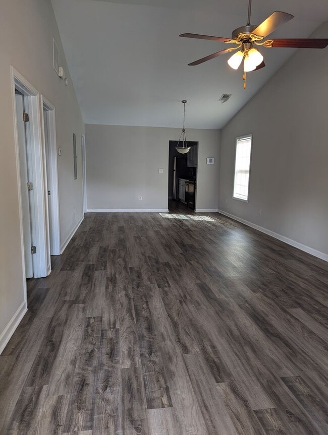 Building Photo - Nice Two Bedroom Duplex In A Great Location!