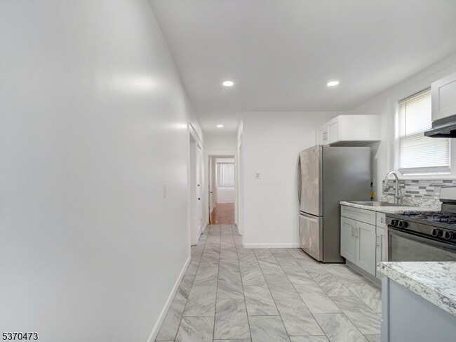 Building Photo - 52 Headley Terrace