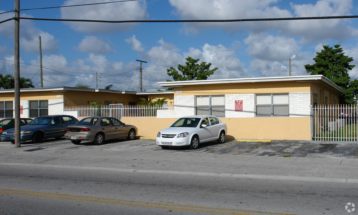 Primary Photo - 4748 E 10th Ave