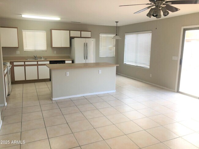 Foto del edificio - 8324 W Catalina Dr