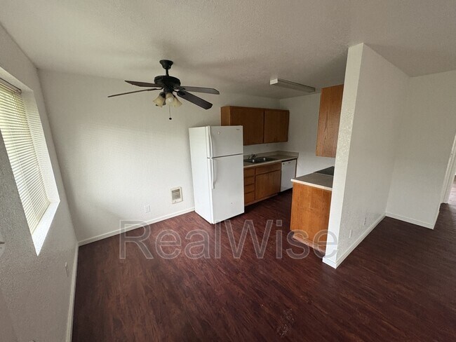 Foto del edificio - 411 W First Ave