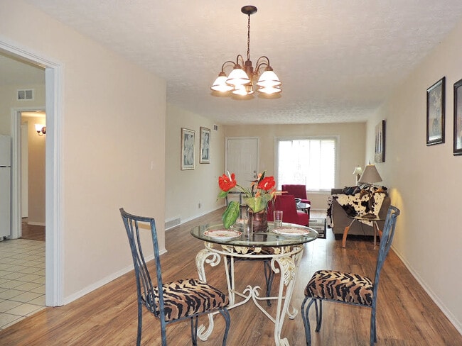 Building Photo - Magnificently Renovated 3 Bed - 2 Bath Euc...