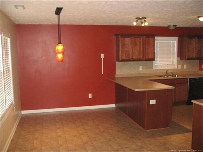 Building Photo - 1525 Kershaw Loop