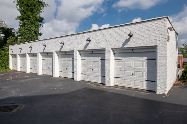 Building Photo - 924 Maryland Ave