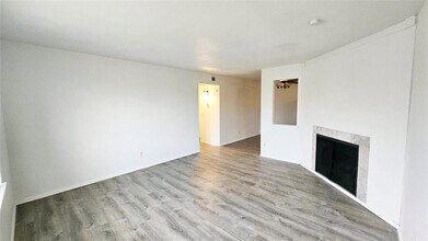 Building Photo - 401 SE 12th St