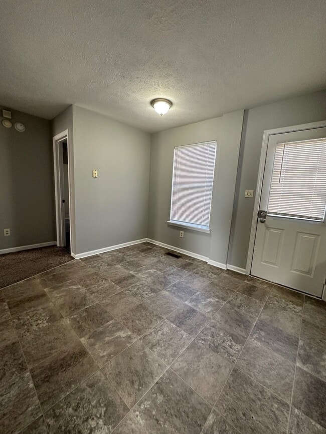 Building Photo - 1058 Bush Ave