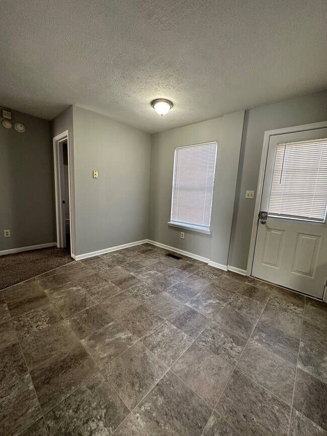 Foto del edificio - 1058 Bush Ave