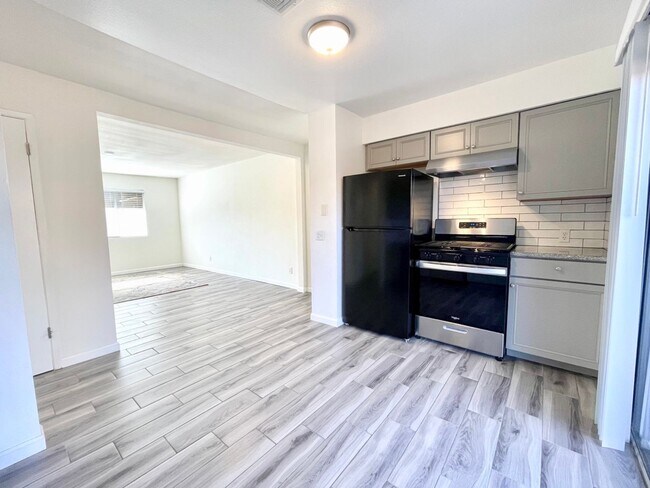 Foto del edificio - $1,650 Barstow & Minnewawa, 2 bedroom Condo - Clovis / Beautiful Landscaping