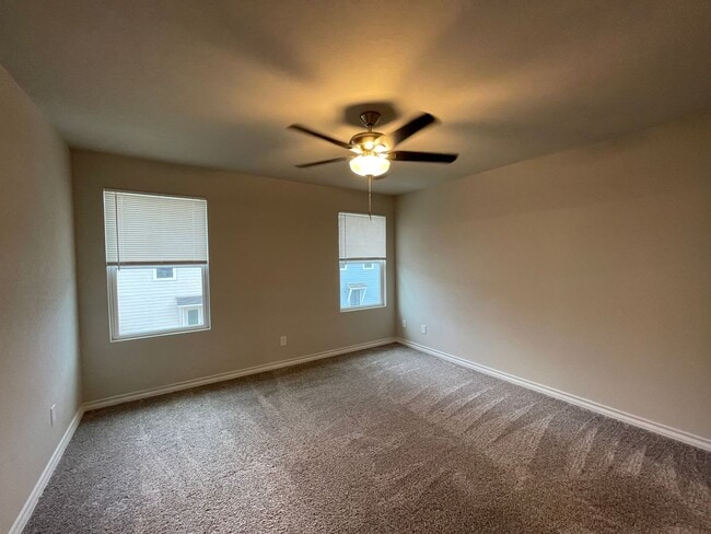 Building Photo - Town home for rent