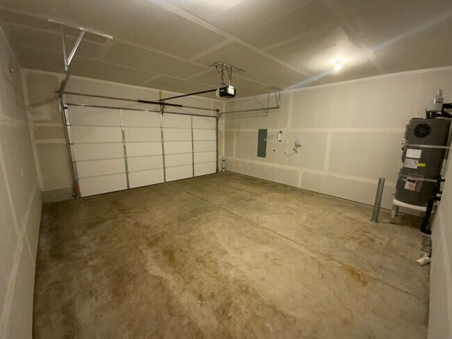 Foto del edificio - *** NEW RENT SPECIAL - HALF OFF FIRST MONT...