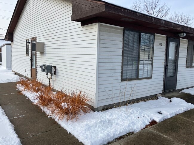 Building Photo - 310 Washington St.