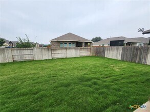 Building Photo - 2209 Hoja Ave