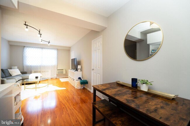Building Photo - 4304 N Pershing Dr
