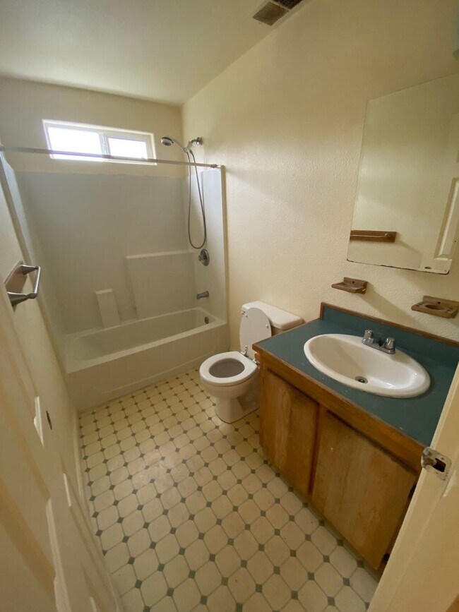 1100 Aloha Way Unit Rm 3, Arcata, CA 95521 Room for Rent in Arcata