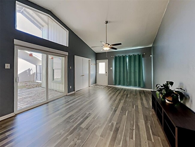 Building Photo - 1621 Scottsdale Dr