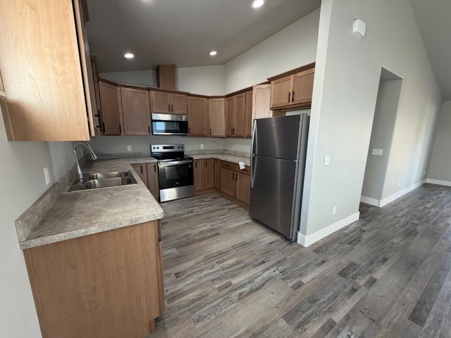 Building Photo - 1329 Lynn Ave