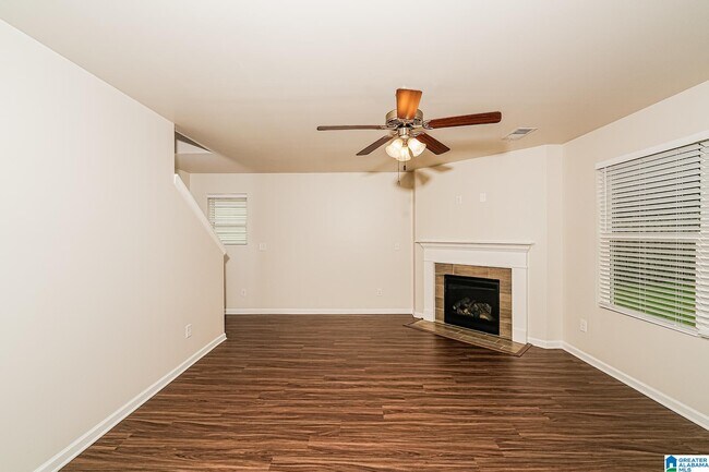 Foto del edificio - 180 Belmont Way