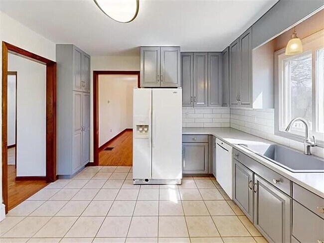 Foto del edificio - Great Four Bedroom