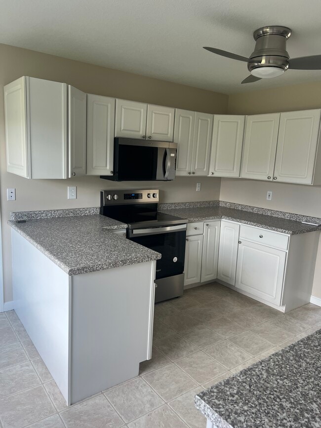 Building Photo - 10 Private Dr