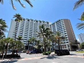 Building Photo - 2899 Collins Ave