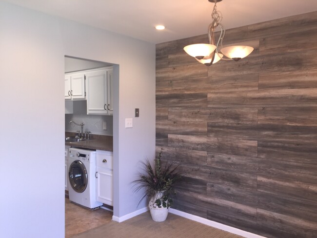 Diningroom looking into kitchen - 1814 Colonial Village Way