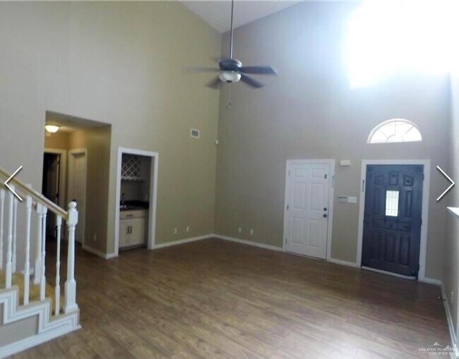 Building Photo - 204 San Saba St