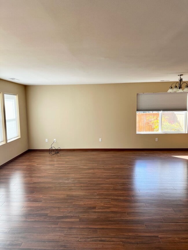 Building Photo - Desirable home in McCormick Ridge.