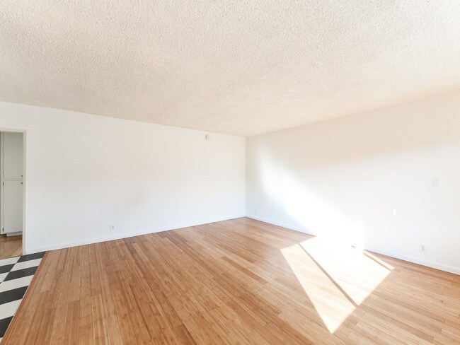 Building Photo - 723 N Gramercy Pl