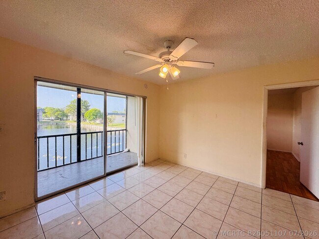 Building Photo - 8025 S Colony Cir