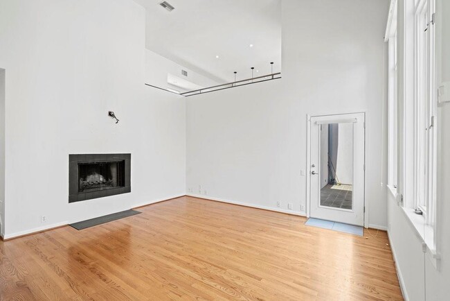 Building Photo - 1385 Arlington St