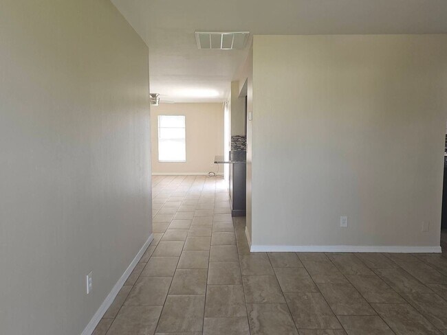 Foto del edificio - 3/2/2 Single Family Home with Fenced in Yard!