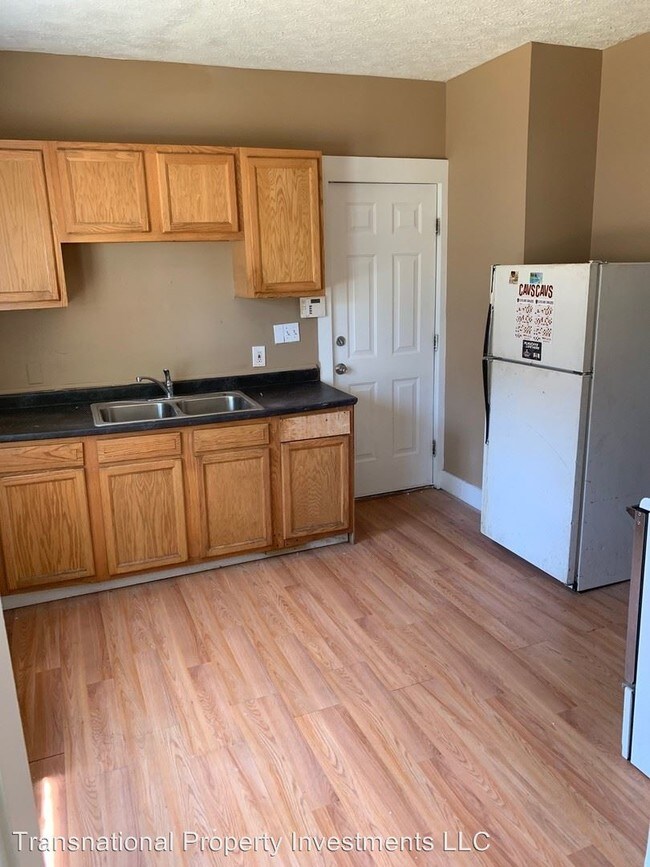 Building Photo - 2 br, 1 bath Apartment - 13436 Hartford Ave.
