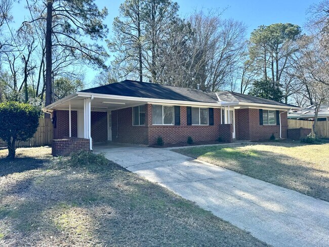 Building Photo - 3-Bedroom in Forst Hills area